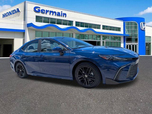 Used 2025 Toyota Camry SE w/ Convenience Package FWD image 3