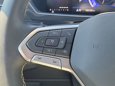 Used 2023 Volkswagen Tiguan SE w/ Panoramic Sunroof Package FWD image 22