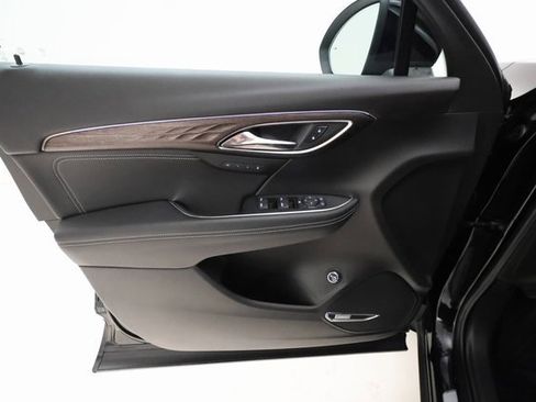 Used 2022 Buick Envision Avenir w/ Technology Package II image 7