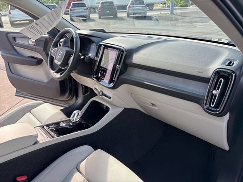 Certified 2026 Volvo XC40 B5 Plus AWD/4WD image 35