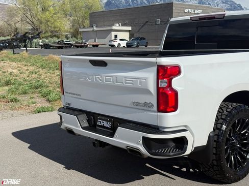 Used 2019 Chevrolet Silverado 1500 High Country w/ Technology Package AWD/4WD image 10