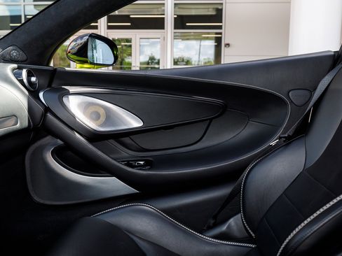 Used 2023 McLaren GT RWD image 42