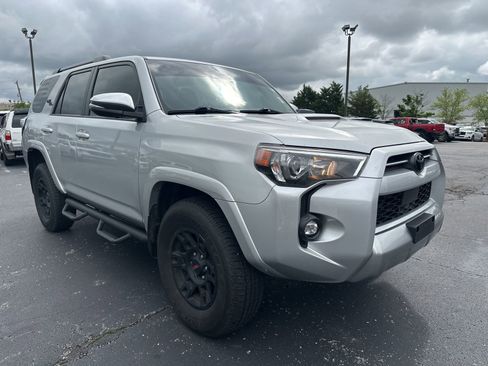 Used 2023 Toyota 4Runner TRD Off-Road Premium AWD/4WD image 2