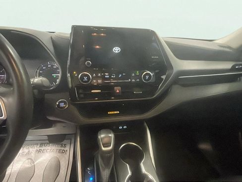 Used 2023 Toyota Highlander L image 13