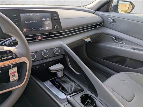 New 2026 Hyundai Elantra SE FWD image 13