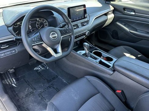 Used 2024 Nissan Altima 2.5 SV FWD image 25