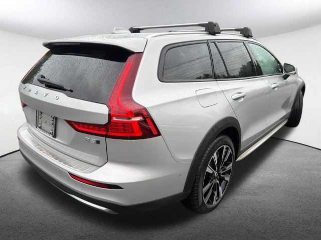 Used 2025 Volvo V60 B5 Cross Country Ultra w/ Protection Package Premier AWD/4WD image 14