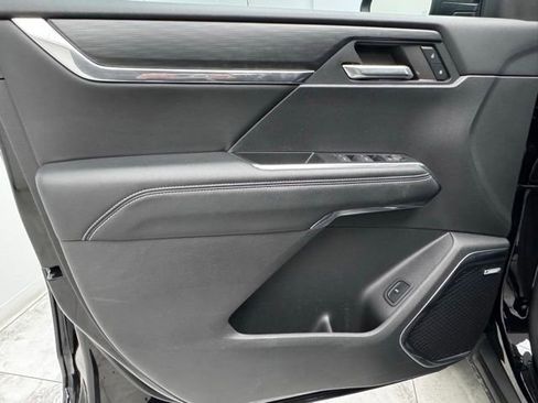 Used 2024 GMC Acadia Elevation image 33