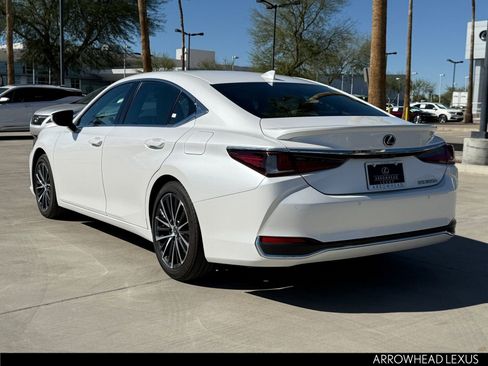 Used 2025 Lexus ES 300h w/ Premium Package image 5