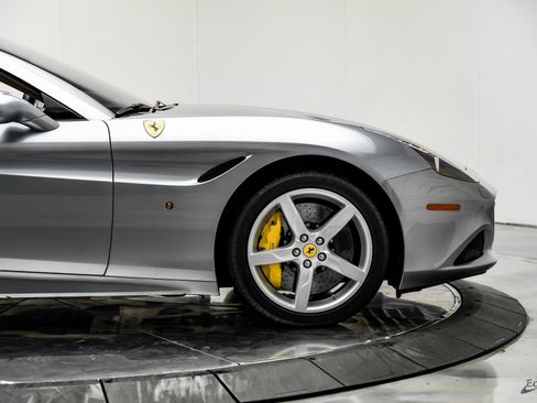 Used 2016 Ferrari California T image 23