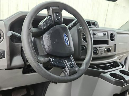 Used 2022 Ford E-450 and Econoline 450 Super Duty RWD image 16