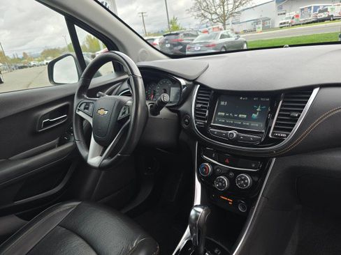 Used 2017 Chevrolet Trax Premier w/ Driver Confidence II Package AWD/4WD image 10