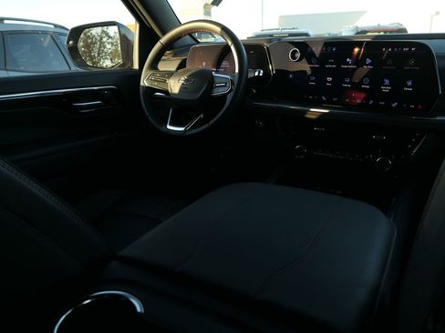 Used 2025 Chevrolet Suburban RST image 24