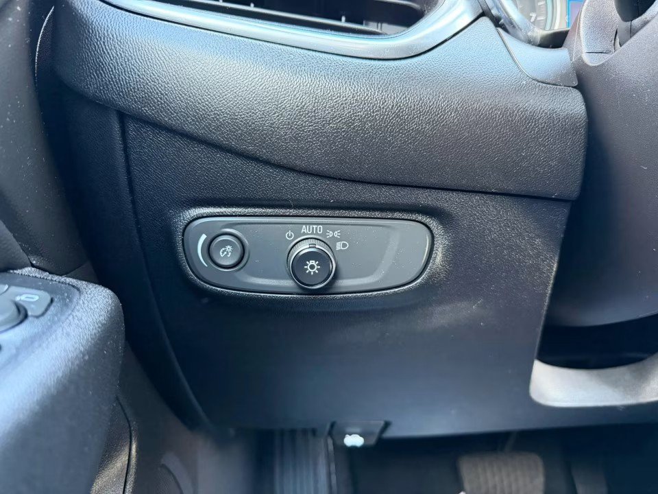 Used 2019 Chevrolet Equinox LT FWD image 21