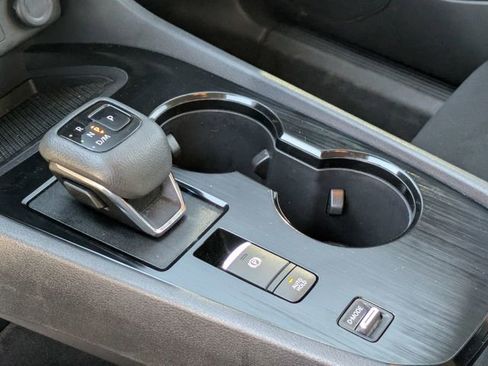 Used 2023 Nissan Rogue S image 25