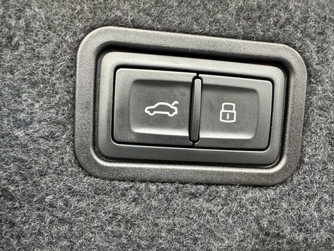 Used 2021 Audi S8 L image 14