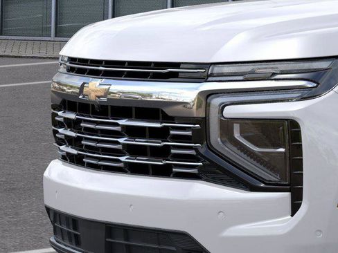 New 2025 Chevrolet Suburban Premier w/ Sun And Tow Package AWD/4WD image 13