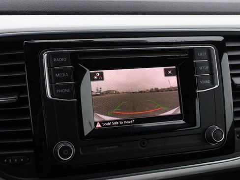 Used 2018 Volkswagen Beetle 2.0T S image 13