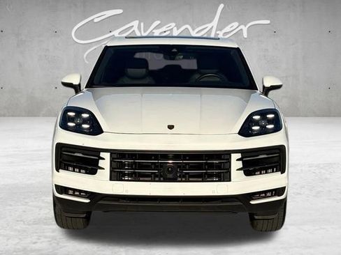 Used 2024 Porsche Cayenne AWD/4WD image 18