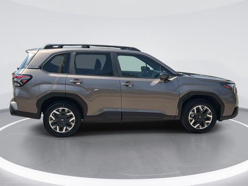 Used 2025 Subaru Forester Premium AWD/4WD image 10