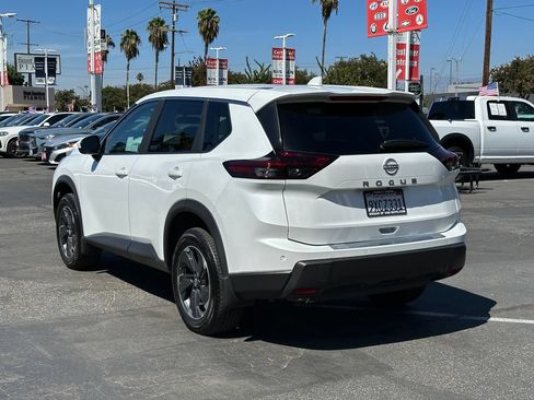 Used 2026 Nissan Rogue SV FWD image 4