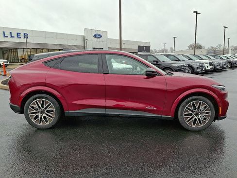 Used 2025 Ford Mustang Mach-E Premium image 7