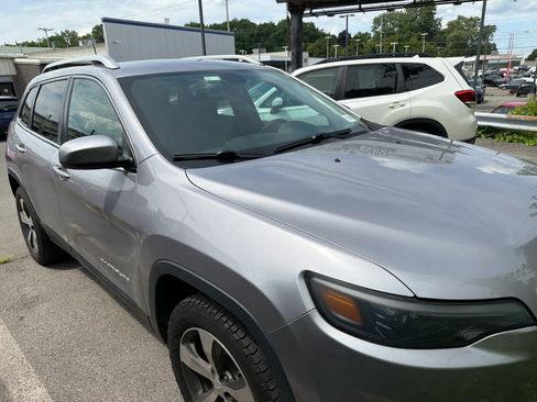 Used 2019 Jeep Cherokee Limited AWD/4WD image 8