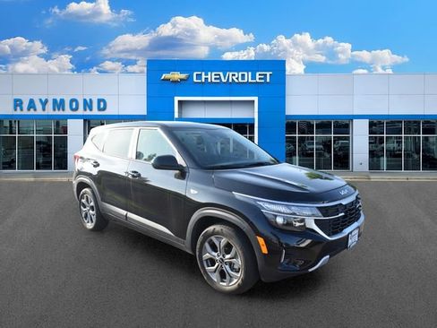 Used 2024 Kia Seltos LX AWD/4WD image 1