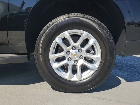 New 2026 Chevrolet Suburban LS image 5