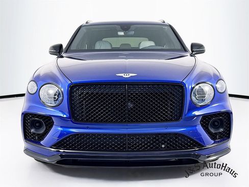 Used 2022 Bentley Bentayga image 2