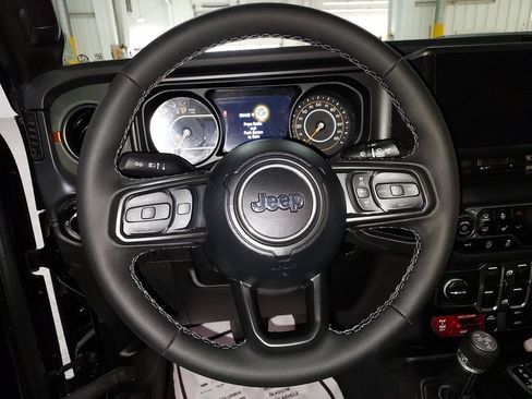 Used 2025 Jeep Gladiator Mojave AWD/4WD image 20