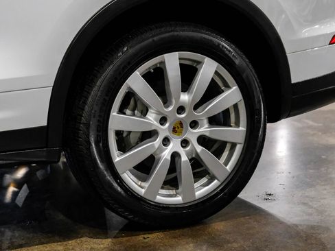 Used 2018 Porsche Cayenne S image 60