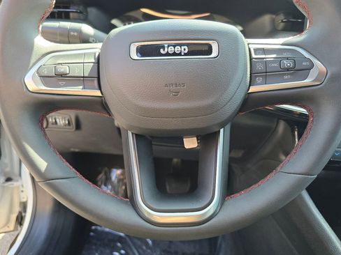 Used 2025 Jeep Compass Trailhawk w/ Trailer Tow Group AWD/4WD image 37
