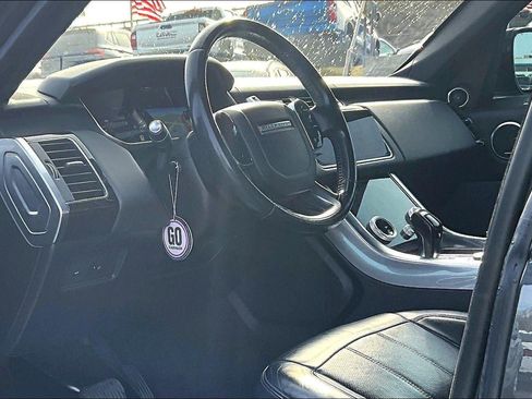 Used 2018 Land Rover Range Rover Sport HSE image 12
