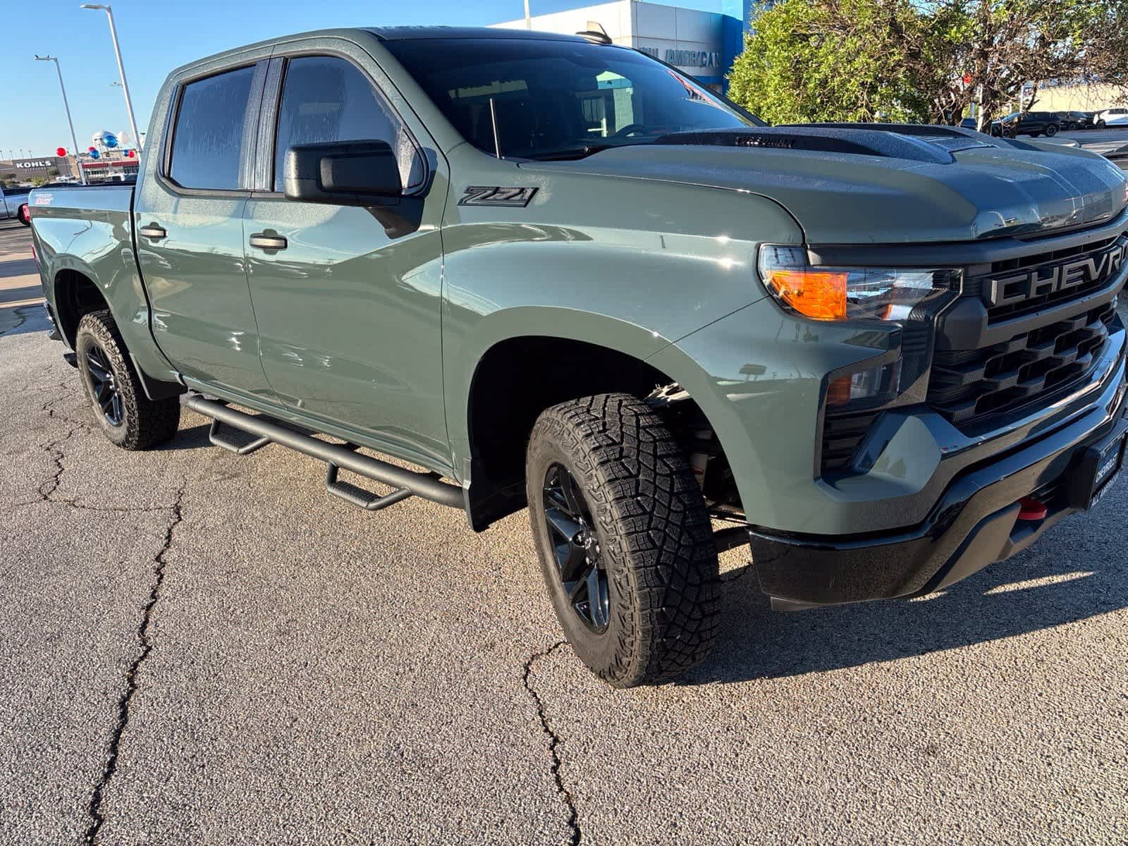 Used 2025 Chevrolet Silverado 1500 Custom Trail Boss w/ LPO, Dark Essentials Package AWD/4WD image 3