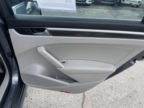 Used 2016 Volkswagen Passat 1.8T SE FWD image 16