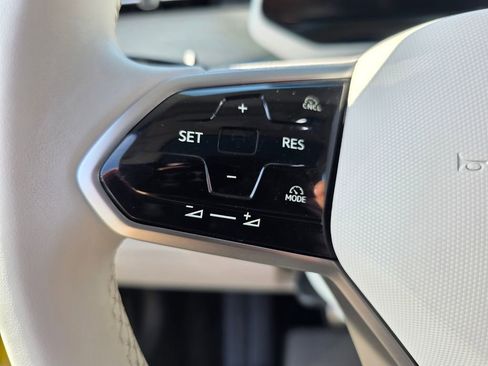 Used 2025 Volkswagen ID. Buzz 1st Edition image 23