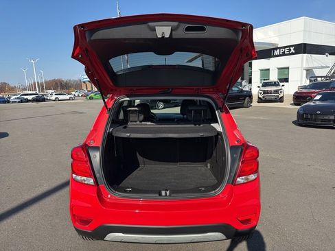 Used 2020 Chevrolet Trax LT w/ LT Convenience Package image 26