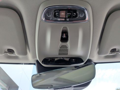 Used 2021 Volvo XC60 T5 Momentum image 26