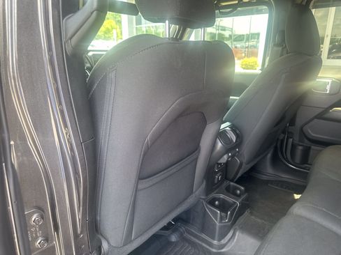 Used 2020 Jeep Wrangler Unlimited Sahara AWD/4WD image 19