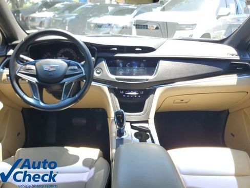 Used 2019 Cadillac XT5 FWD image 16