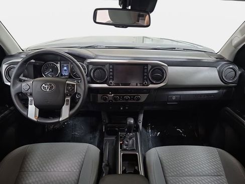 Certified 2021 Toyota Tacoma SR5 AWD/4WD image 10