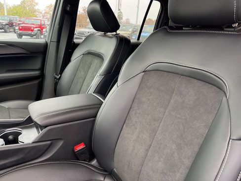 New 2025 Jeep Grand Cherokee L Altitude image 26