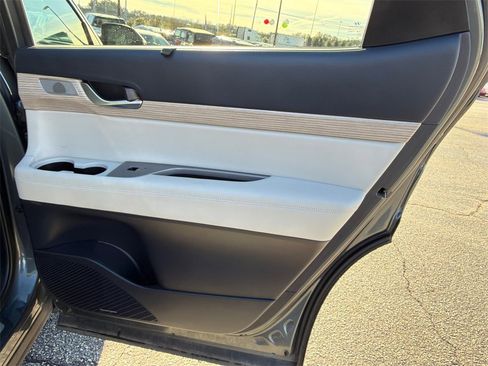 Used 2021 Hyundai Palisade Limited image 16