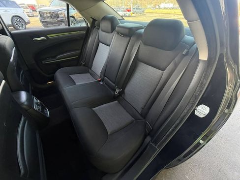 Used 2018 Chrysler 300 Touring AWD/4WD image 23