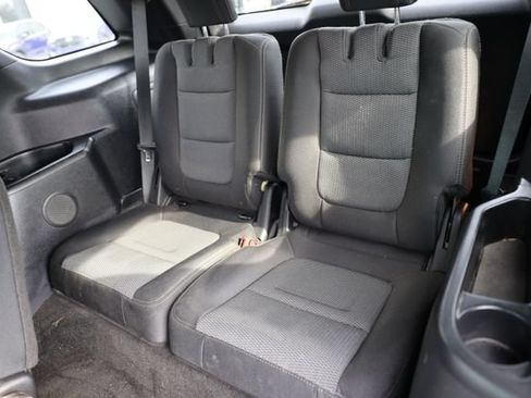 Used 2017 Ford Explorer XLT w/ Equipment Group 201A FWD image 41