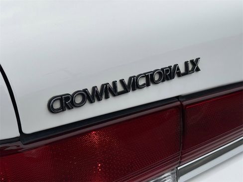 Used 1996 Ford Crown Victoria LX image 34