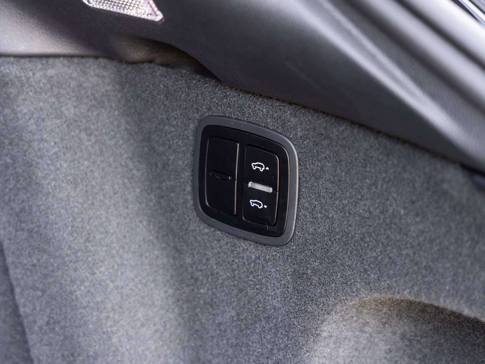 Certified 2025 Porsche Macan Turbo AWD/4WD image 56