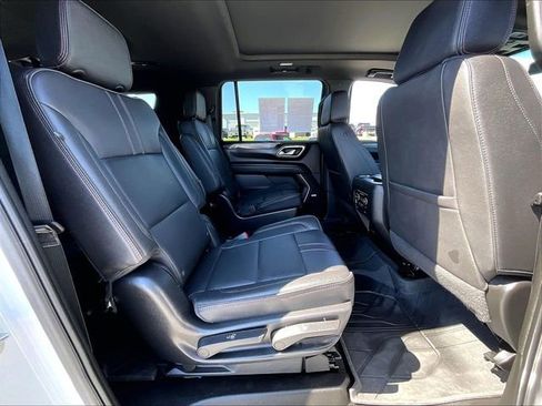 Used 2024 Chevrolet Suburban RST w/ Luxury Package AWD/4WD image 16