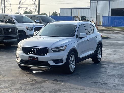 Used 2021 Volvo XC40 T5 Momentum AWD/4WD image 5
